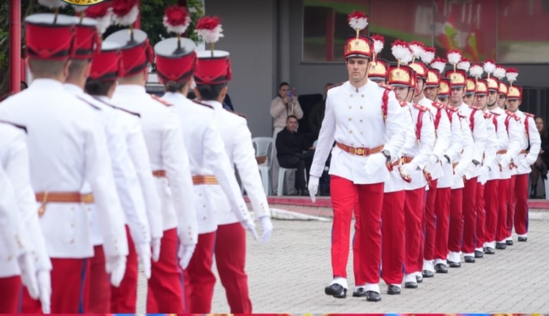 ABVO prestigia entrega de espadins a cadetes do CBMSC no Dia Nacional do Bombeiro