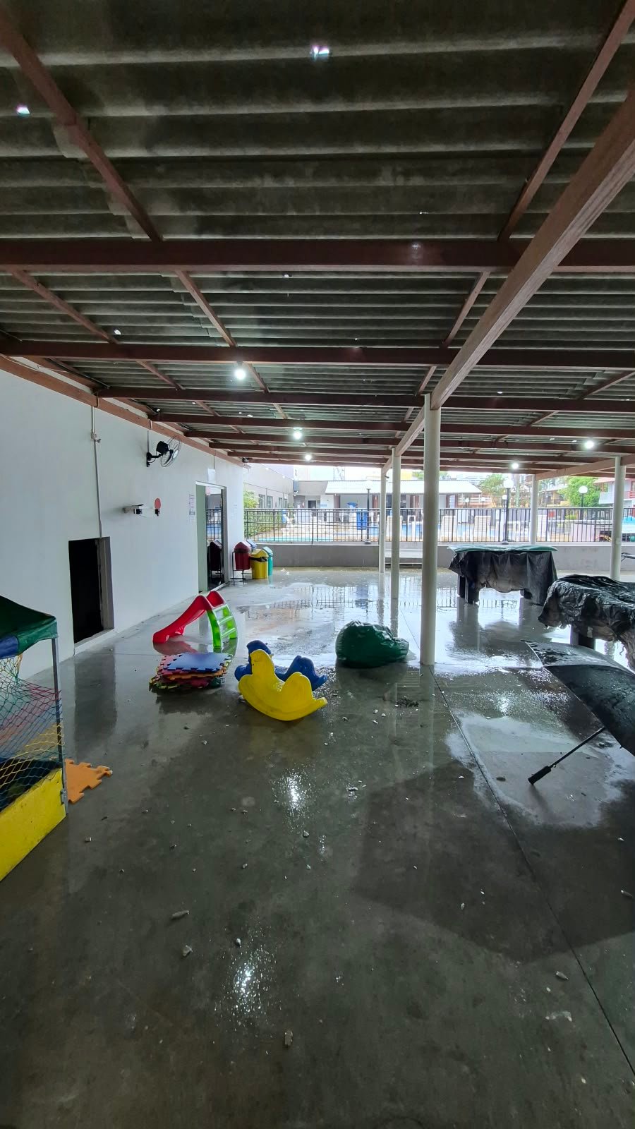 Fortes chuvas de granizo que atingiram a região de Canasvieiras no último sábado causaram danos às instalações da ABVO