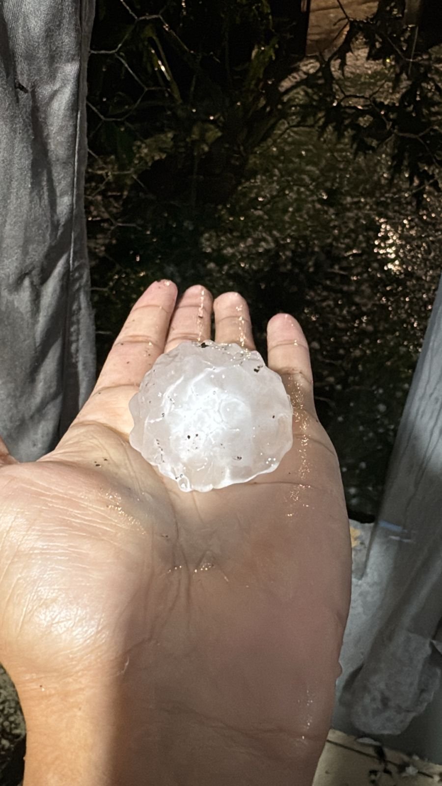 Fortes chuvas de granizo que atingiram a região de Canasvieiras no último sábado causaram danos às instalações da ABVO