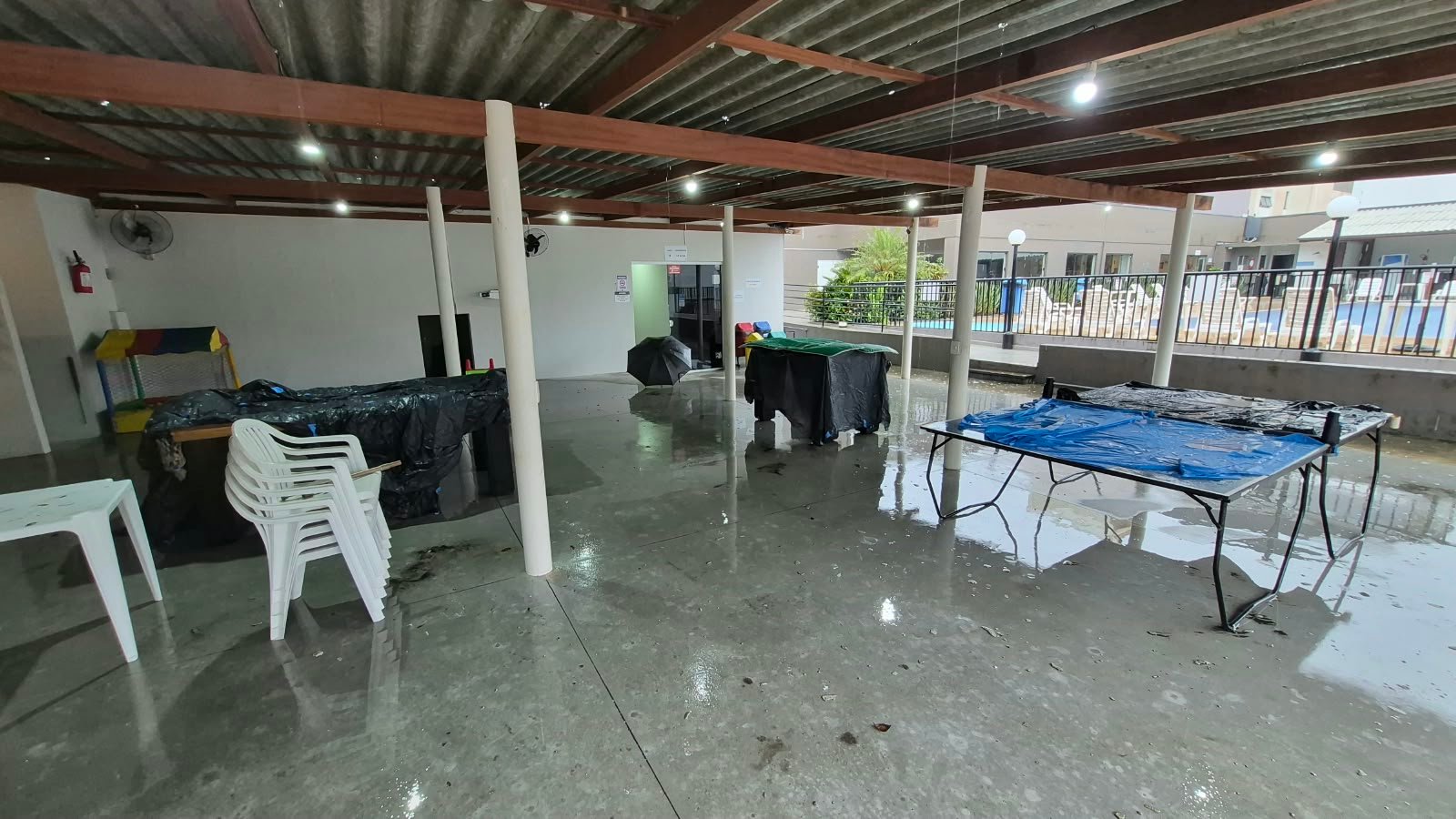 Fortes chuvas de granizo que atingiram a região de Canasvieiras no último sábado causaram danos às instalações da ABVO
